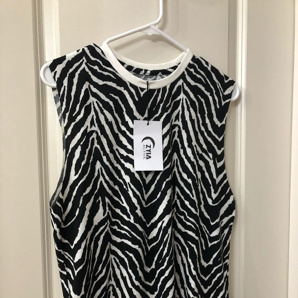 NWT - Zyia - Safari Tank - Size Medium - Picture 5 of 7